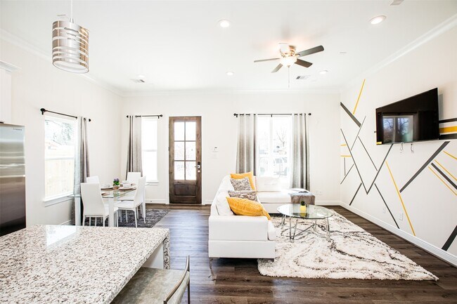 Photo - 5205 Bataan Rd