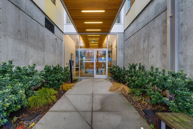 Light & bright 1-bdrm/1-bath condo in desi... - Light & bright 1-bdrm/1-bath condo in desi...
