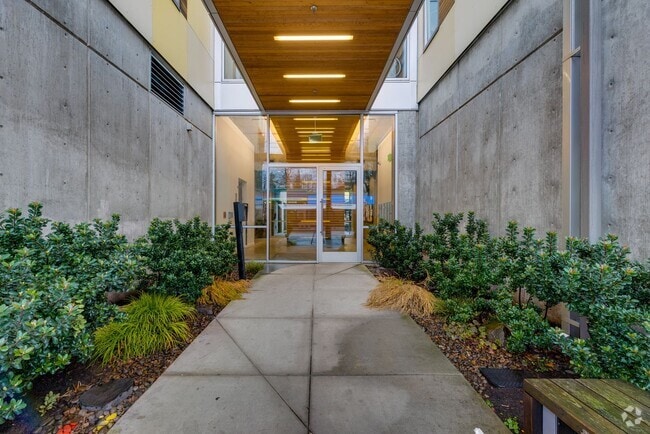 Building Photo - Light & bright 1-bdrm/1-bath condo in desi...