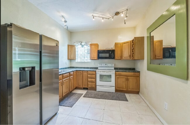 Photo - 3908 37th St E