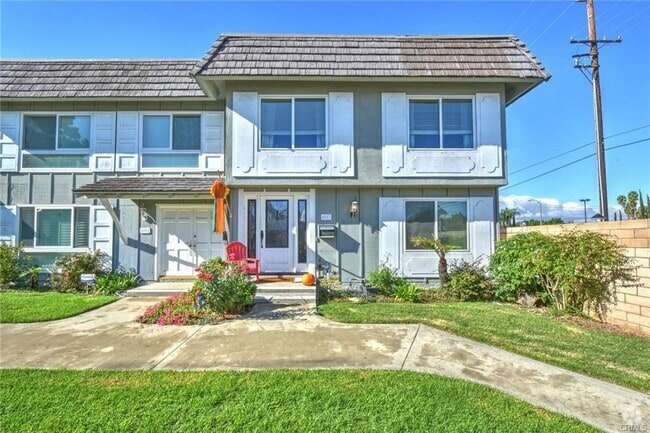 Building Photo - 4057 Larwin Ave Rental