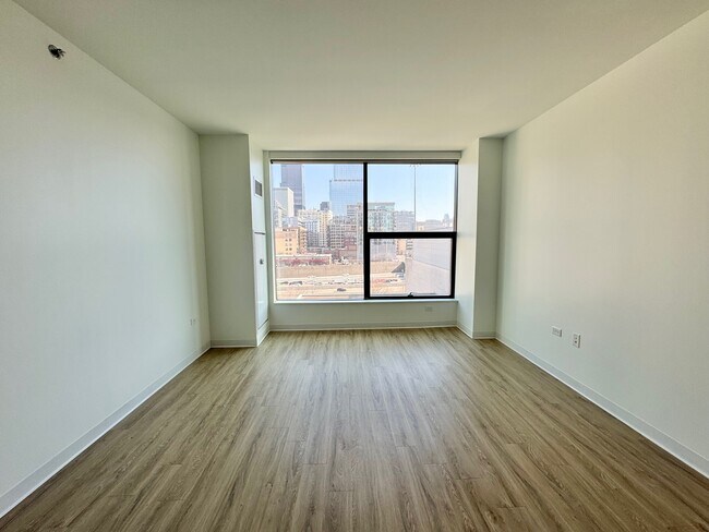 Photo - 821 W Van Buren St Unit 1