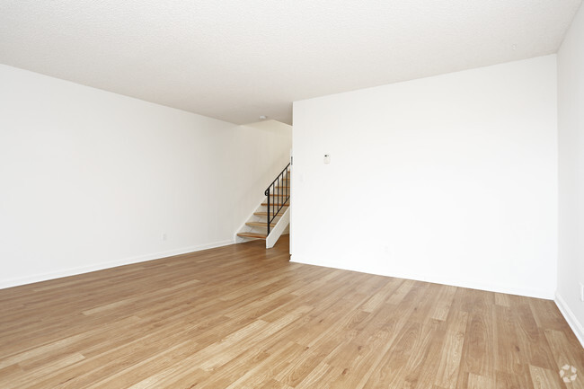 Living Room - The Villas at Harbor Pointe Rental