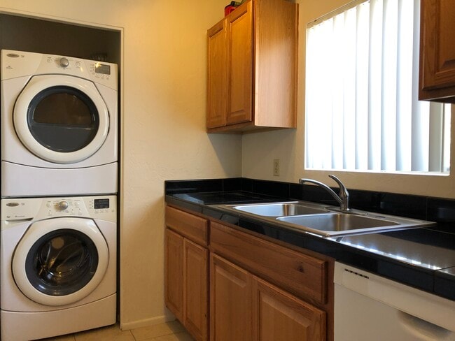 Kitchen, including washer/dryer - 702 E Linden St