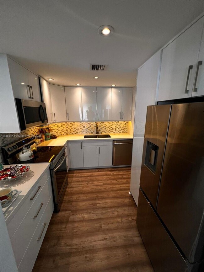 Photo - 500 Bayview Dr Unit 1021