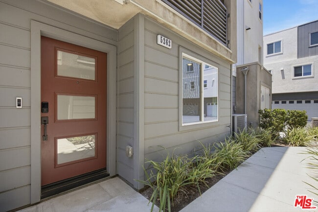 5262 N Rainier Wy