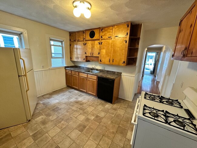Building Photo - 69 Conwell Ave Unit 1 Rental