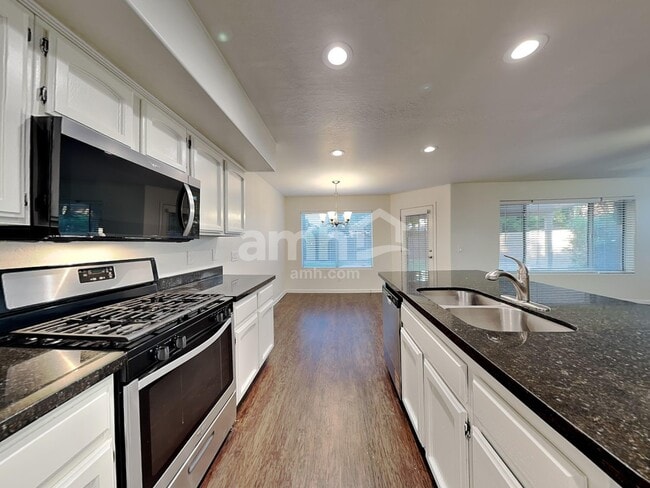 Photo - 518 W San Remo St