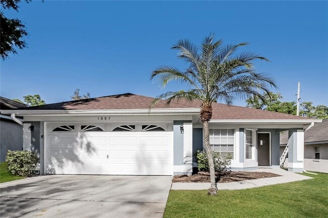 Photo - 1007 Royal Oaks Dr House