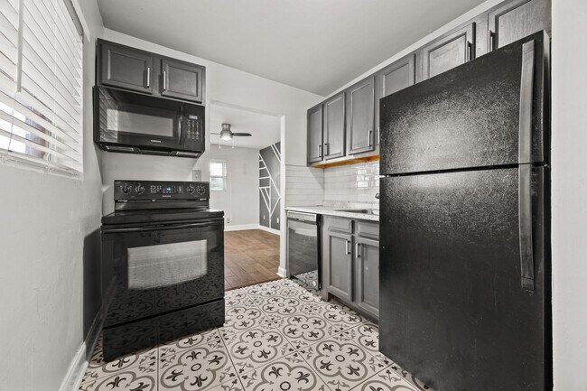 Kitchen - 692 Smith St SW