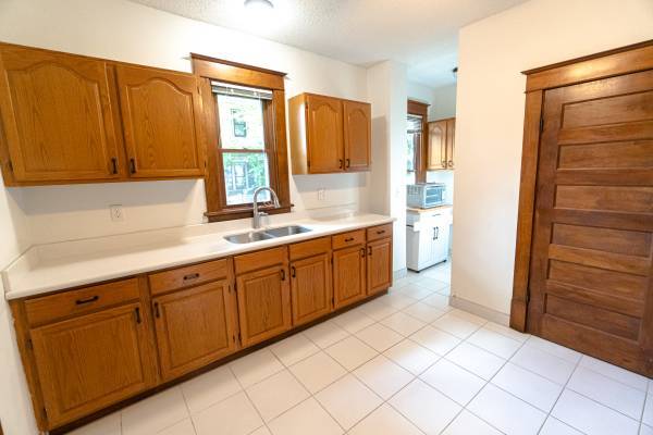 Photo - 1044 St Clair Ave