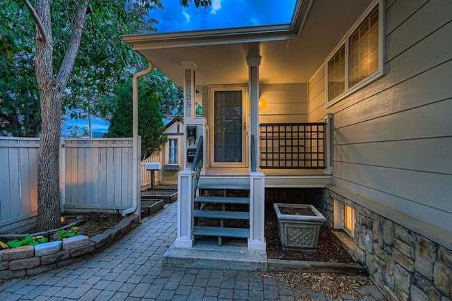Building Photo - West Highlands 2-bedroom 1-bathroom Rental