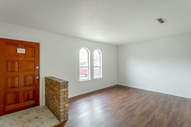 Photo - 5770-5772 Taggart Dr Unit 5772