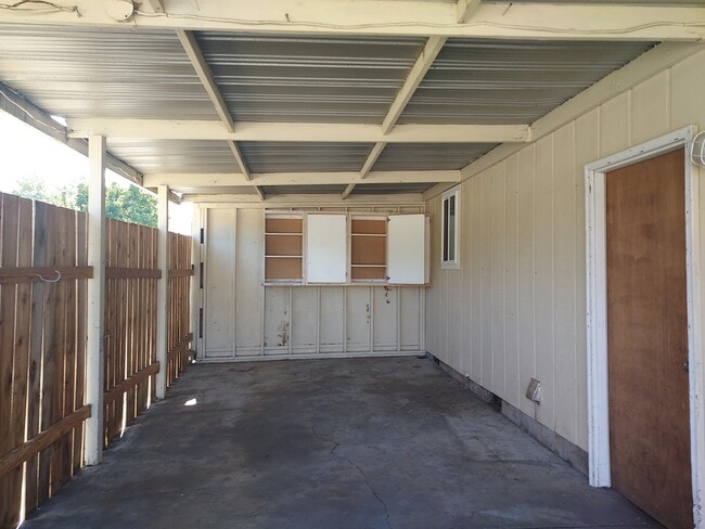 Photo - 2145 Primrose St