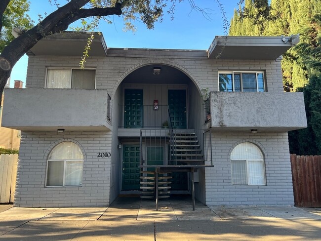 Building Photo - 2010 18th St Unit 3