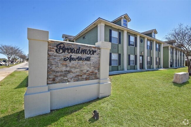 Building Photo - 1505 Broadmoor Dr Unit C Rental