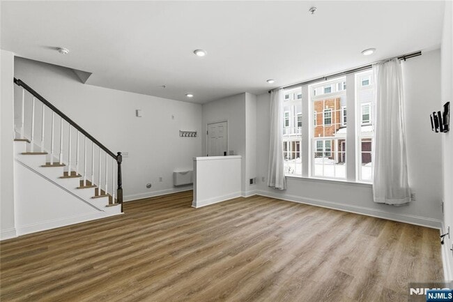 Photo - 25 Veterans Dr