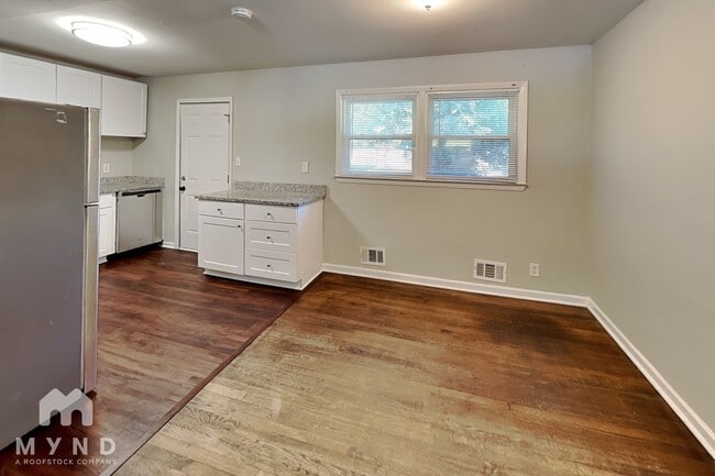 Photo - 2715 Carriage Ln