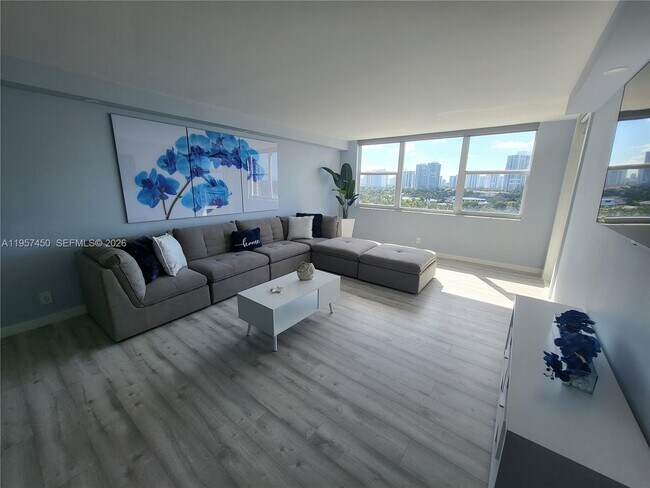 Photo - 3180 S Ocean Dr Unidad 821