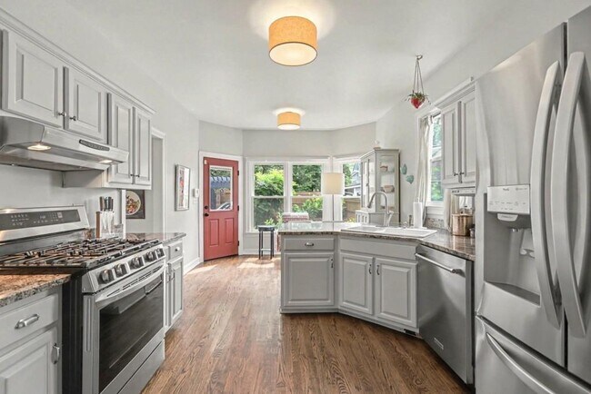 Photo - 524 Broyles St SE