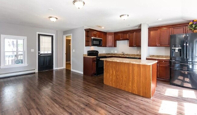 Photo - 554 Lake Ave Apartamentos Unidad Upstairs