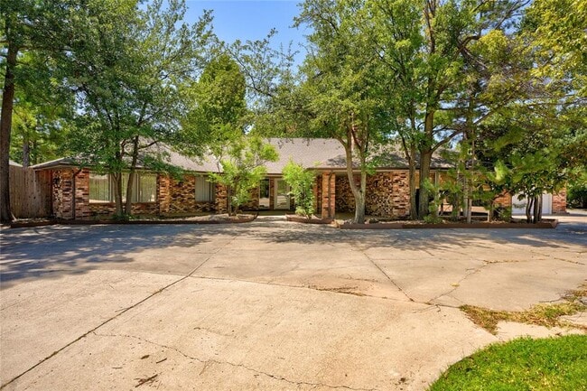 Building Photo - 6325 Glenbrook Ct