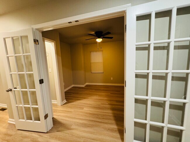 Photo - 2447 McAlpine Terrace