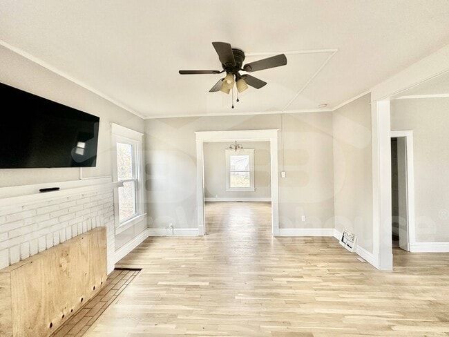 Photo - 3114 School St