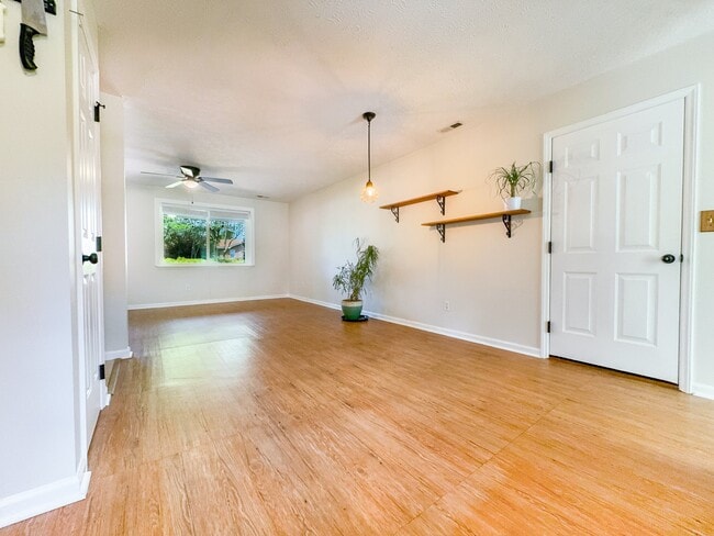 Photo - 313 Bountiful Ln