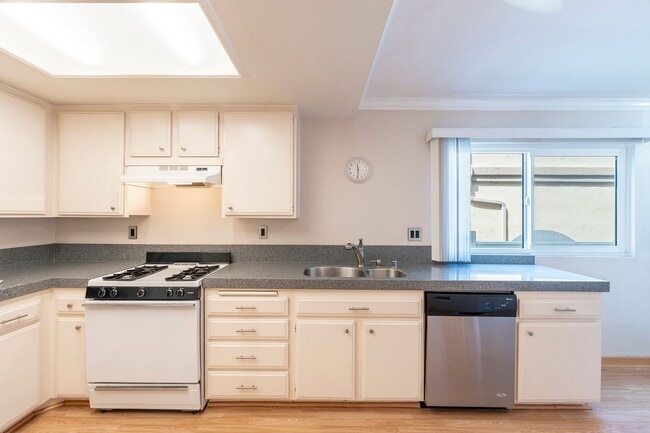 Photo - Mathews Avenue Unidad #3