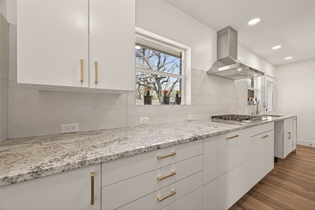 Photo - 339 E Delz Dr