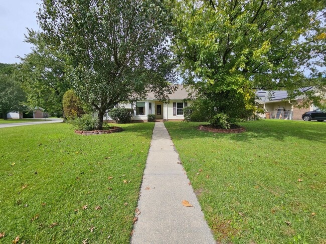 Building Photo - UPDATED Beautiful 3 bedroom 2 bathroom