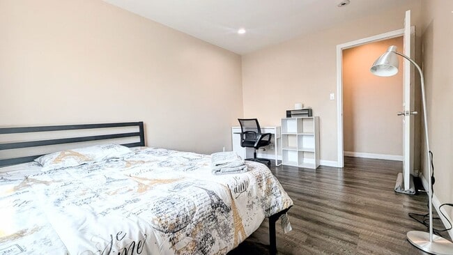 Photo - 1299 W 37th Dr Unit 3