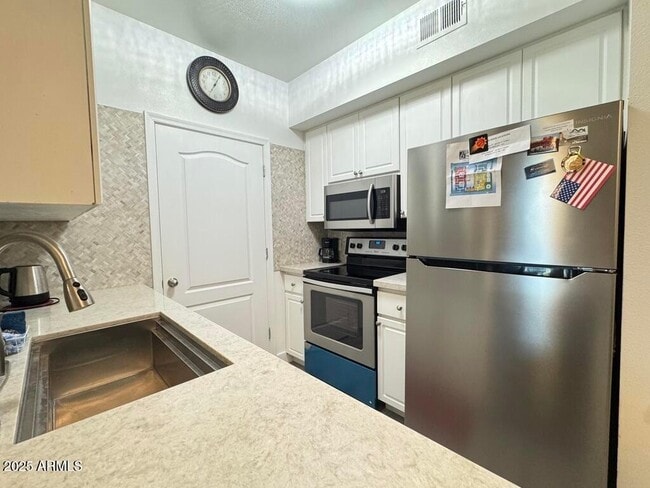 Photo - 1701 E Colter St Unidad 250