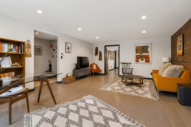 Building Photo - 7 E 129th St