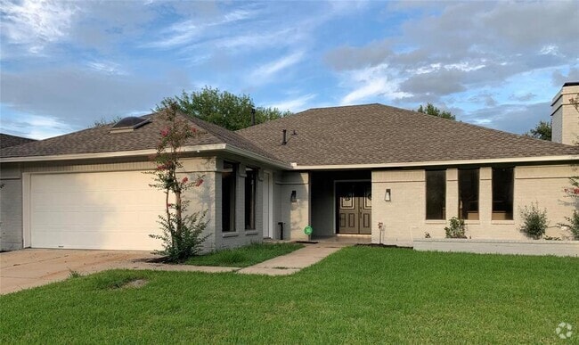Building Photo - 610 Woodlake Cir Rental