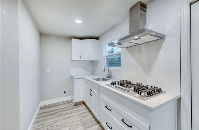 Photo - 1539 N Safford Ave