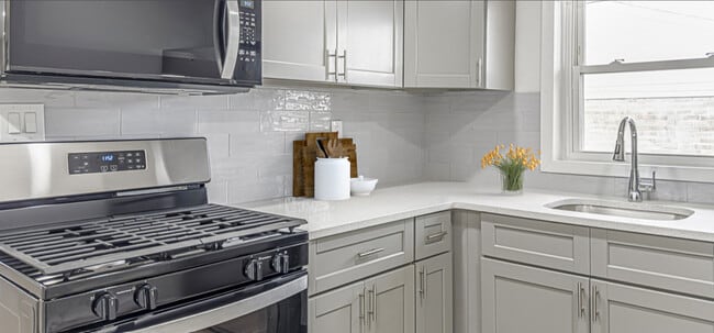 Building Photo - Hamilton Court Apartments