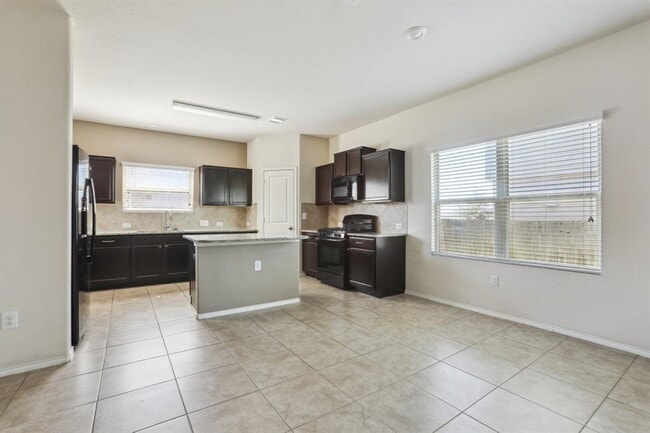 Photo - 5713 Kennedy St