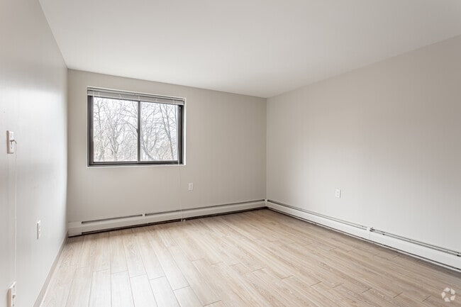 1BR, 1BA - 720SF