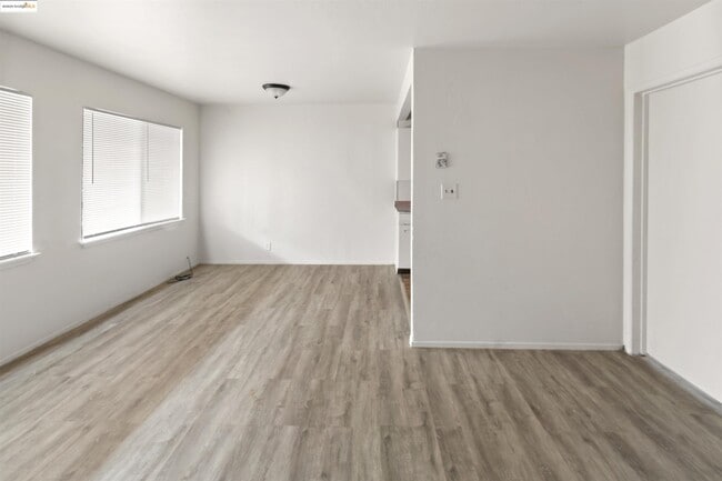 Photo - 2811 Nicol Ave Unit 8