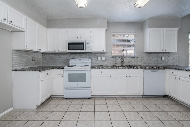 Photo - 16210 Cypress Point Dr