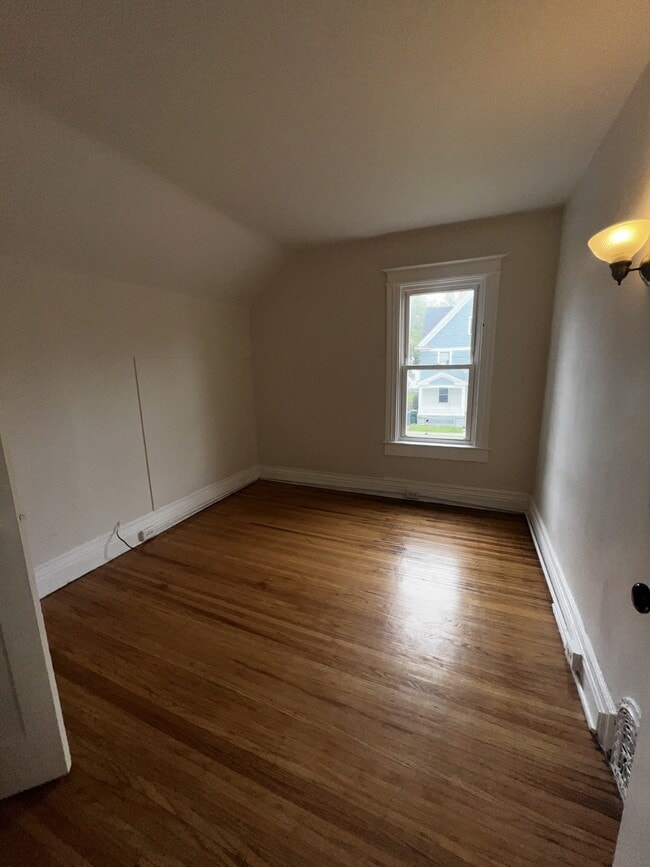 Photo - 145 Maryland St