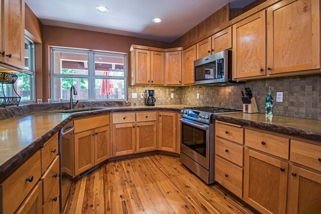 Photo - Furnished Barn Style Home Available NOW - ...