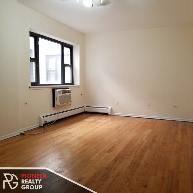 Photo - 524 W Oakdale Ave