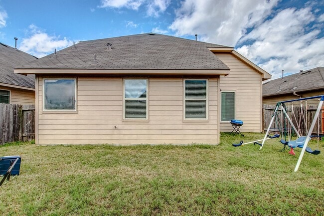 Building Photo - Ready to move in!