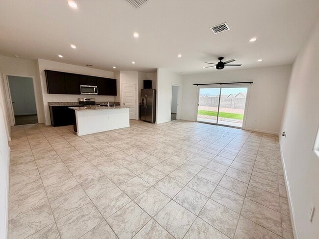 Photo - Beautiful 3-bedroom, 2-bath home in Entrada Del Oro (Newer DR Horton Home)!