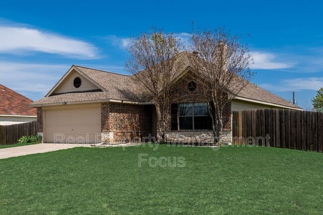 Photo - 121 Price Cir