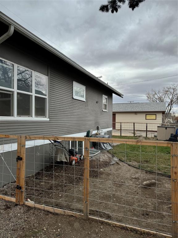 Photo - 712 19th St N