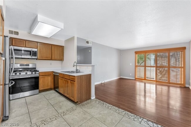 Building Photo - 3125 Casey Dr Unit 202